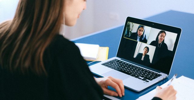 Lithuanians are increasingly using remote notarial services