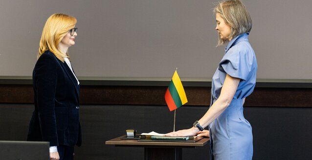 Prisiekė notaro atstovė